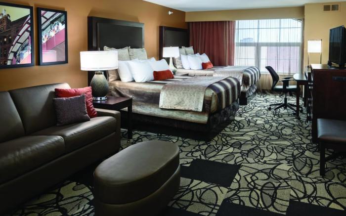 Clubhouse Hotel & Suites