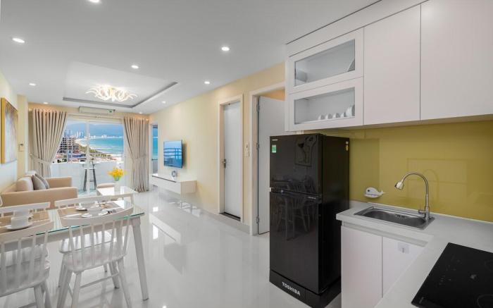 White Apt Seaview next to My An beach & Walking st