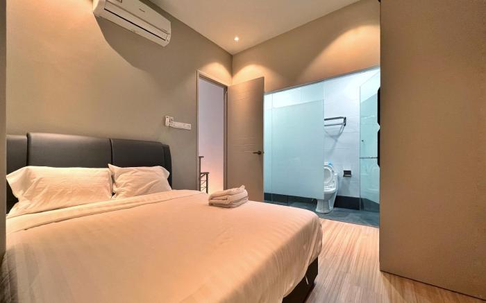 8-10 PAX PENTHOUSE MELAKA 3 BEDROOMS 2 CARPARKS 
