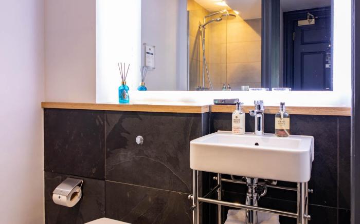 Linton Collection 28 North Bridge