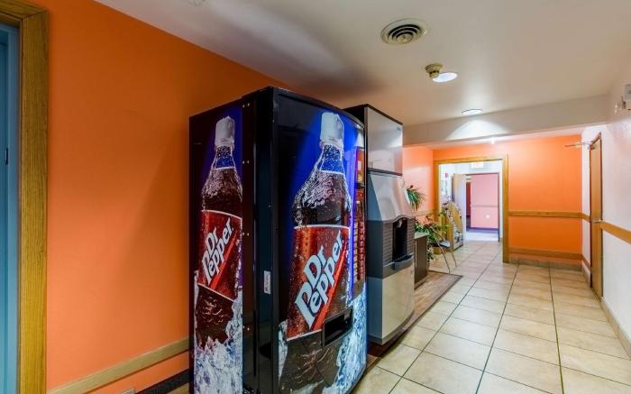 Motel 6 Baraboo, WI - Lake Delton