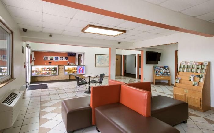 Motel 6 Davenport, IA