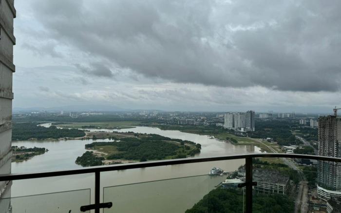 2BR Danga Bay@ Royal Strand by Vesta Homes