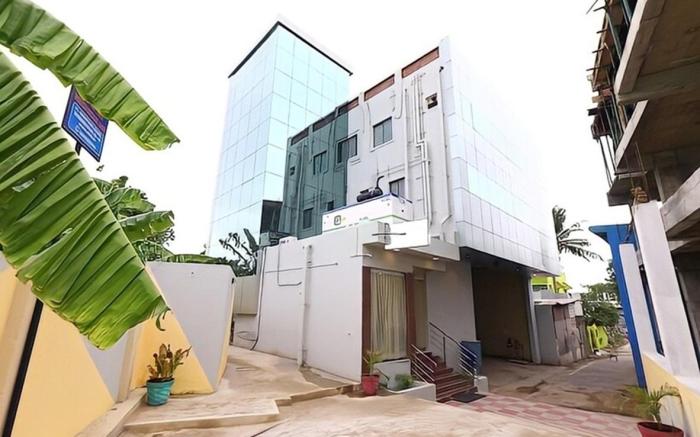 Hotel Titanium Tower