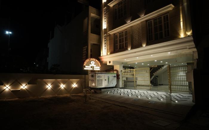 Hotel Lake Metro