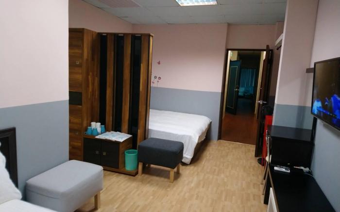 Big Bear Accommodation(we provide Tourist Charter)