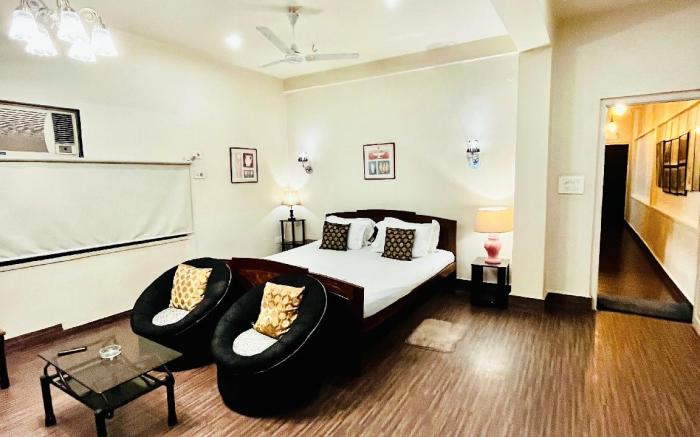 Ballygunge Two Bedroom 1000sqft flat main rd
