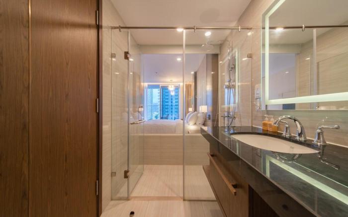 iSeaview Panorama Apt, free gym pool in center