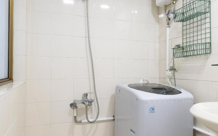 MRT Ximen Station Elevator Fresh Room for 2-3 People (No Daily Cleaning Provided)