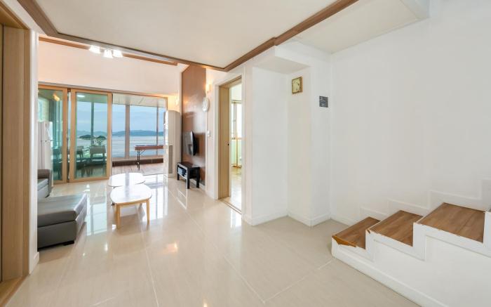 Yeosu falling in blue ocean view pension