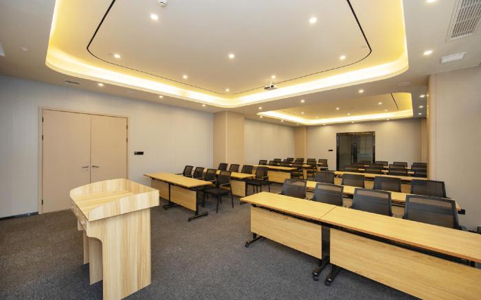 Ji Hotel Jingdezhen China Ceramic Market