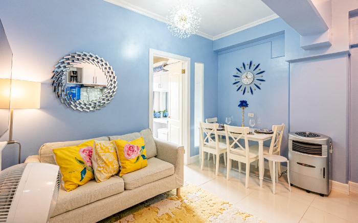Insta-Worthy Condo w/Pool Near Airport 2-7 Guest