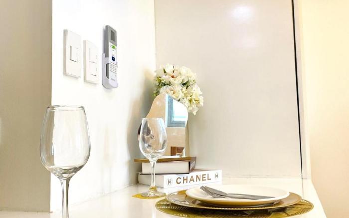 Azure North:Cozy Studio w/ Mt. Arayat View Balcony