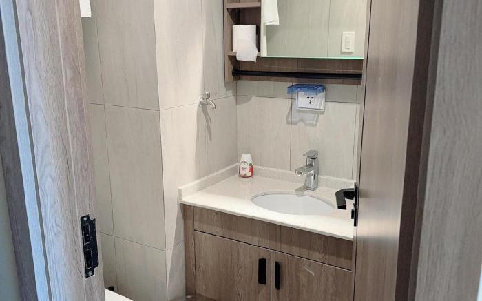 L. Condotel Linju (Imperial Plaza Residence)