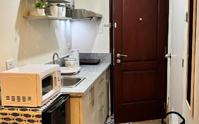 Cozy Condo with Pool along Tagaytay-Sta Rosa Rd