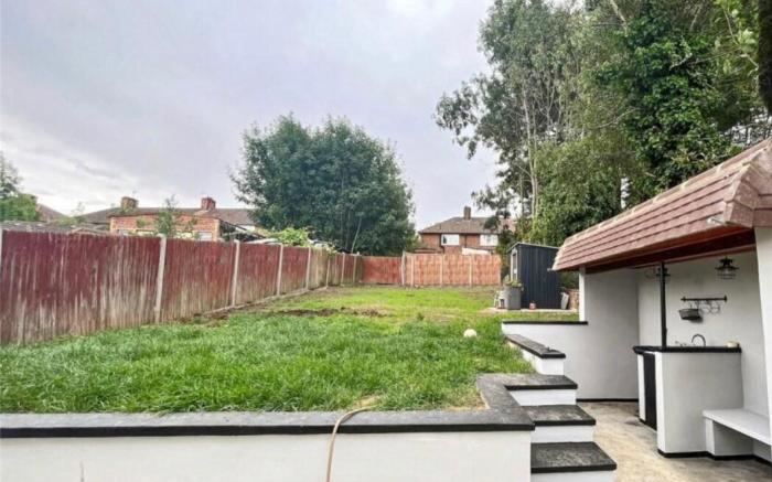 Private Studio Apartment/Flat in London