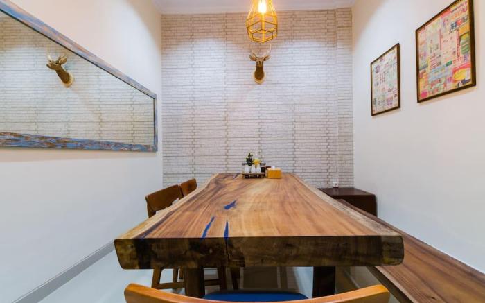 Modern Minimalist w/ Breakfast Near Malioboro