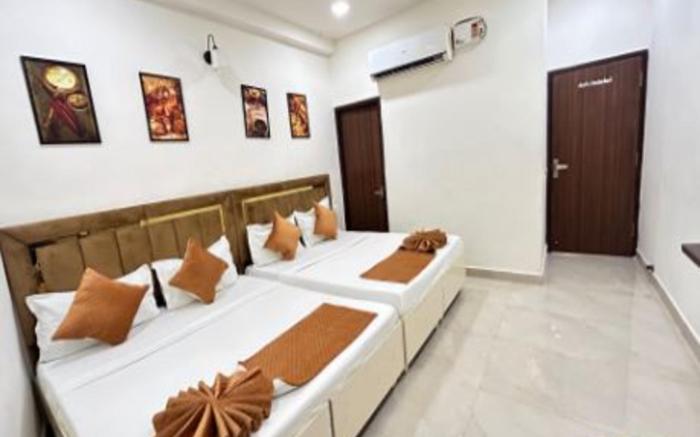 Hotel Paradise Stays Near Golden Temple