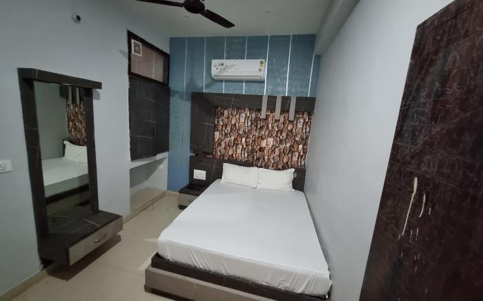 Gokul Hotel