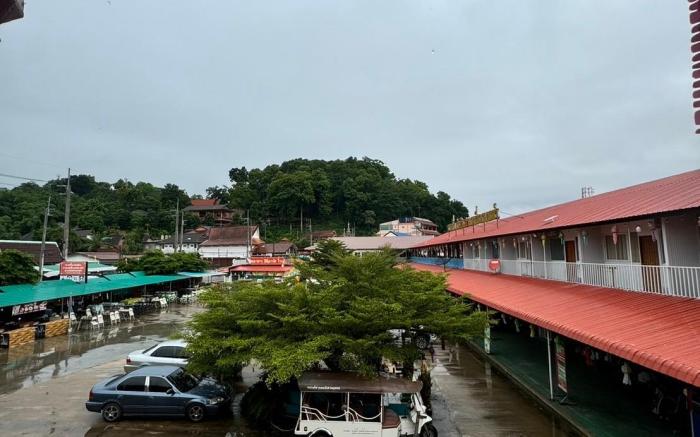 Kad Si Phan Din Golden Triangle 4 Country Market