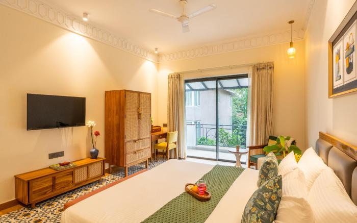 ELIVAAS 4 BHK with Pvt Pool & Jacuzzi bathtub - Laguna Aura