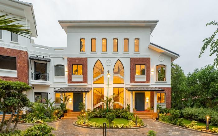 ELIVAAS 4 BHK with Pvt Pool & Garden -Laguna Quest
