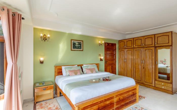 Alaya Stays 5 BHK with Hill View - Meridian Oak