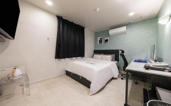 Suwon City Hall Station Hotel Azit