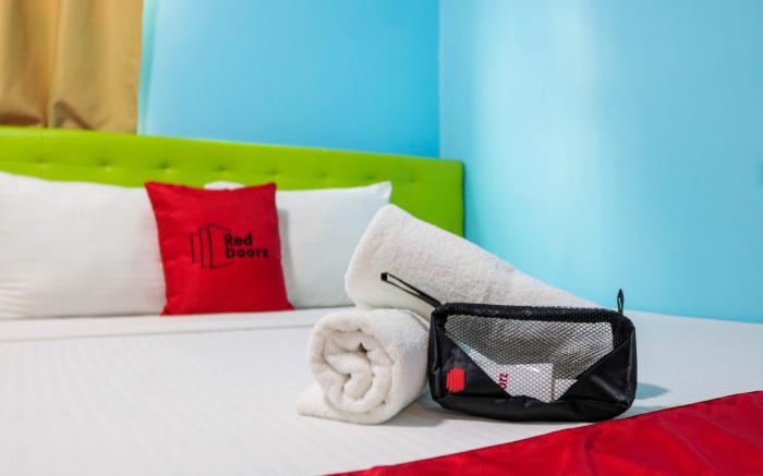 RedDoorz Plus New Era Budget Hotel Mandaue former RedDoorz Plus near UV Mandaue Cebu