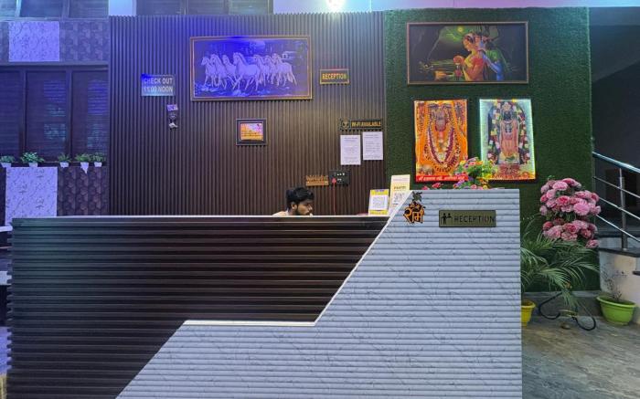 Shri Radhe Radhe Guest House In-front of Ram Janam Bhumi Main Gate