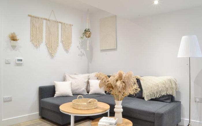 New Flat near Luton Airport *FREE Parking*