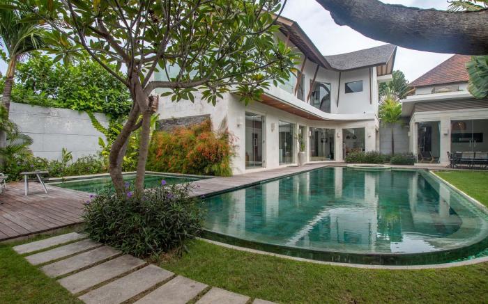 Stylish 4 BR Villa K-Mea in the heart of Seminyak