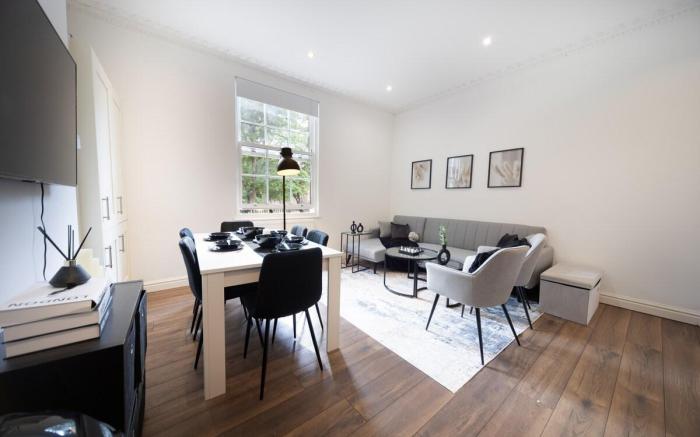 Luxury Modern 3BDR/ 3 en-suite/ City Centre/ Arena