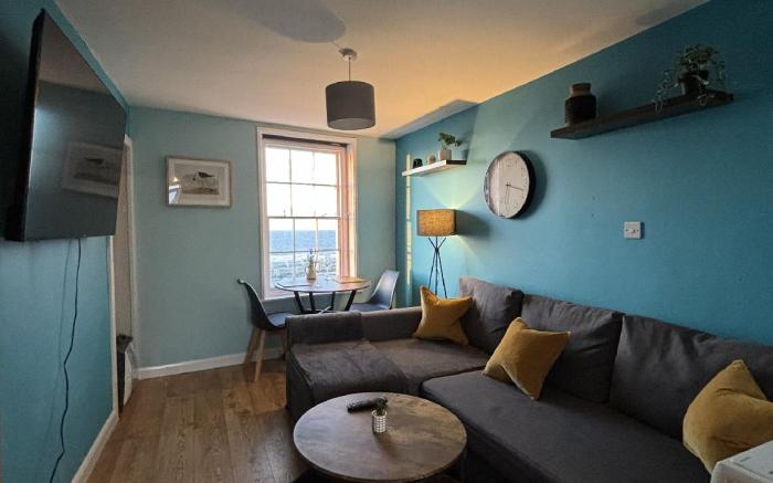 Fort Crescent Sea View Apartment
