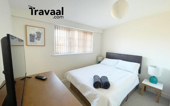 Travaal - 2 Bed Serviced Apartment Farnborough