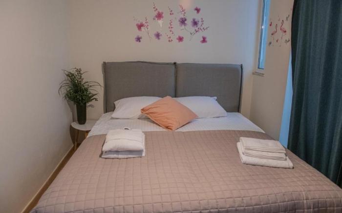 Urban Oasis, Stylish Apartment in Piraeus Center