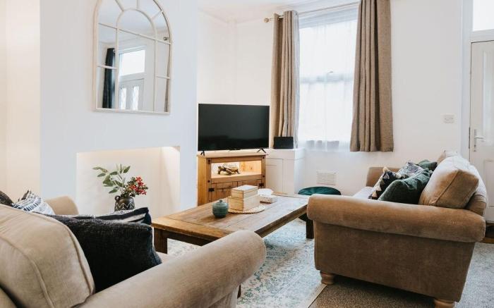 3 Bed Central Home with Netflix