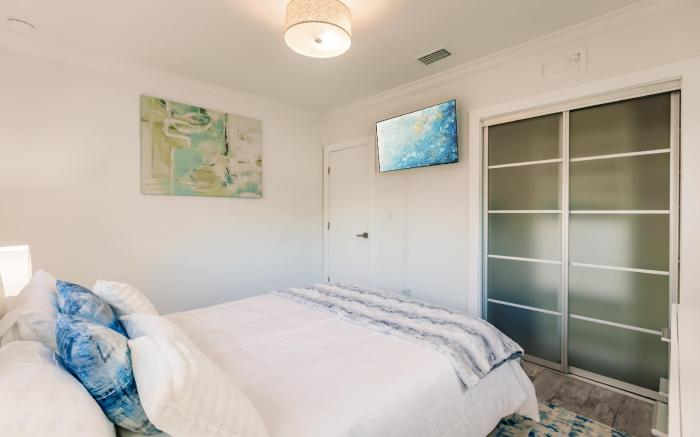 Events Welcome | 2-Car Parking | Pool & Valet