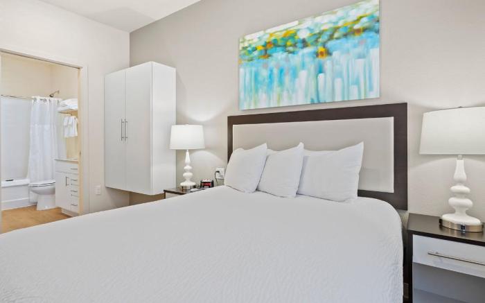WaterWalk Extended Stay by Wyndham Kansas City - Overland Pk