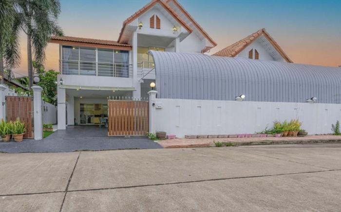 5BR pool villa pattaya 5min-beach
5min-walking st