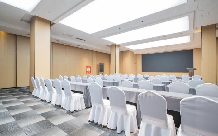 Starway Hotel Puyang Nanle Veranika