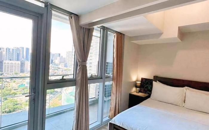 Uptown Parksuite Tower 2 BGC