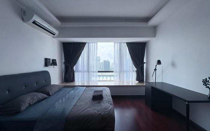 R&F Modern Deco Studio for 2pax couple near CIQ