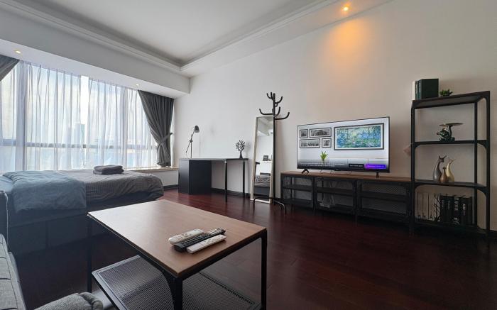 R&F Modern Deco Studio for 2pax couple near CIQ