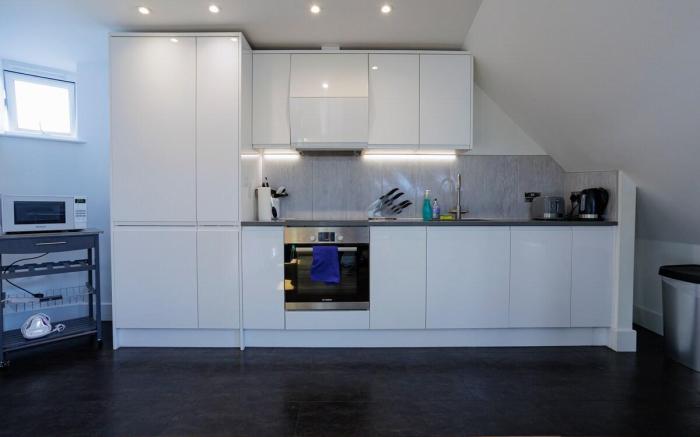Modern 1-Bed Central Kingston