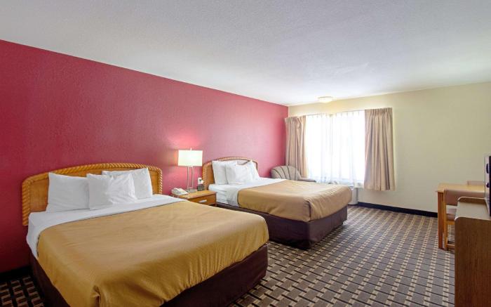 Econo Lodge Inn & Suites