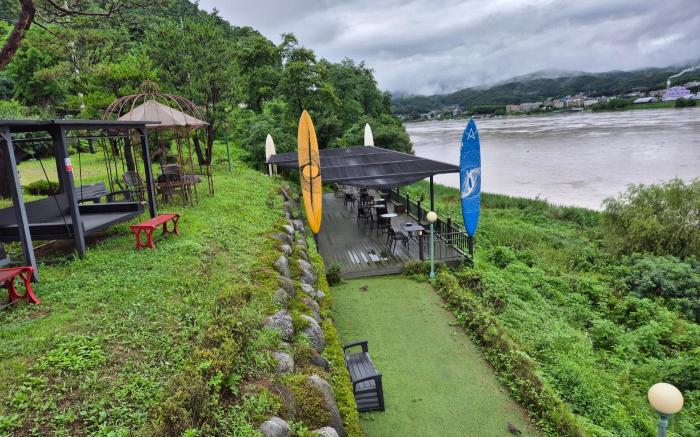 Riverside Villa with Terrace on Namhan River