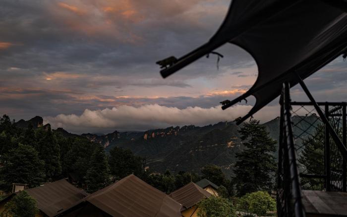 BZIKA Wonderland Retreat--Zhangjiajie National Forest Park Store
