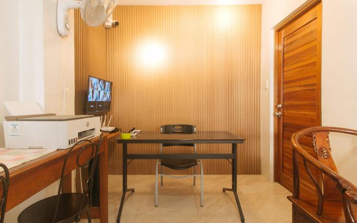 RedDoorz @ Delorian Residences