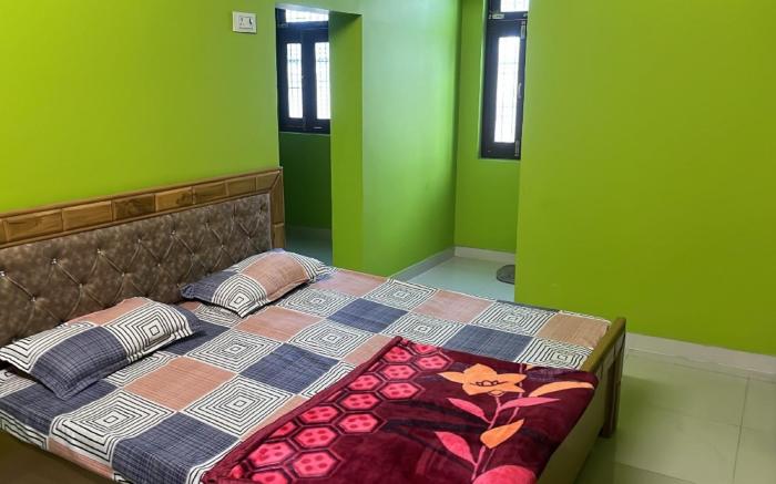 Goroomgo Shree Raj Homestay Ayodhya